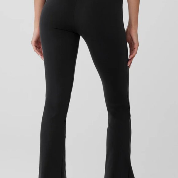 Alo Airbrush High-Waist Flutter Legging - Picture 3 of 4